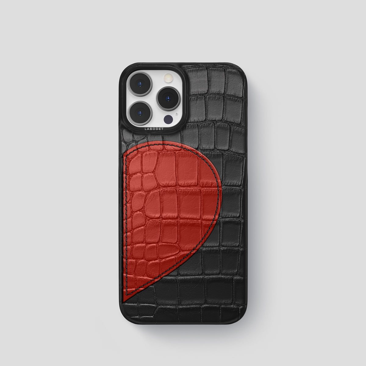 Black iPhone 15 Pro Hearts Case Alligator with Black Metal -1 | Black-Black