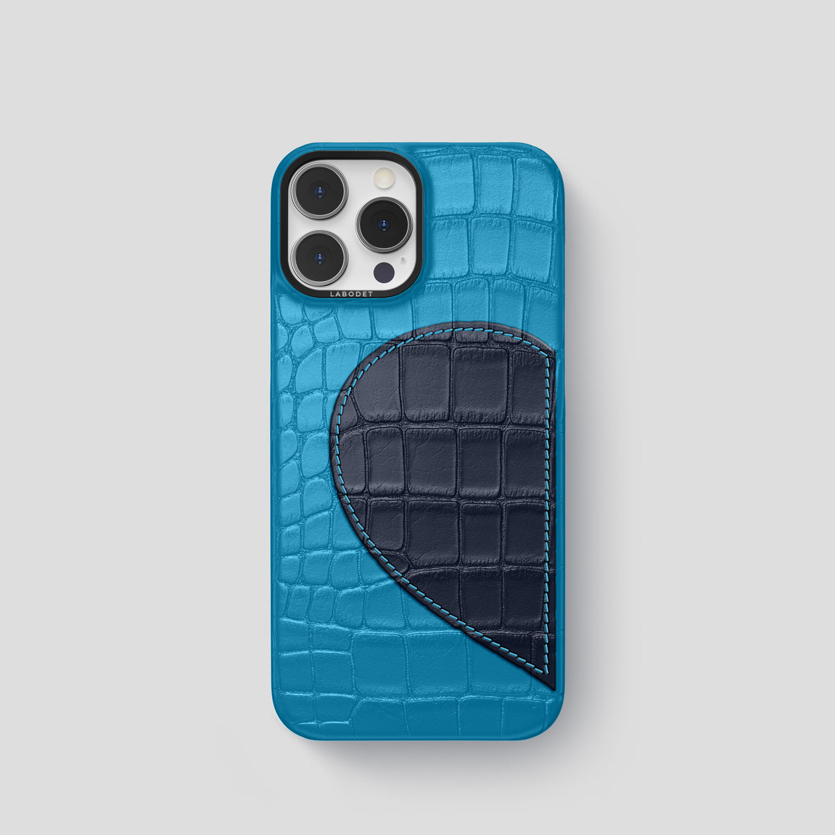 Curaçao-Blue iPhone 15 Pro Hearts Case Alligator with Black Metal -1 | Curaçao-Blue-Black