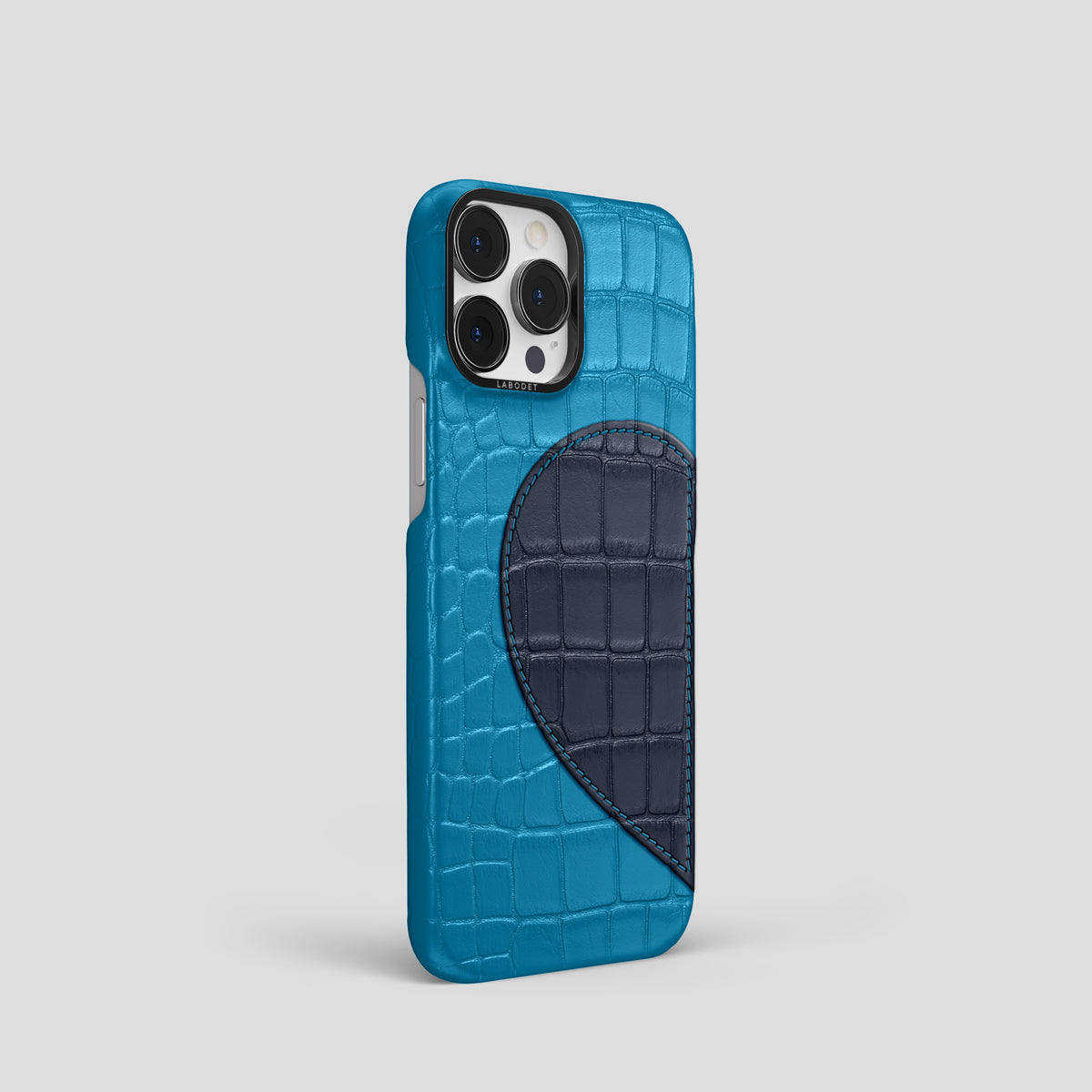 Curaçao-Blue iPhone 15 Pro Hearts Case Alligator with Black Metal -2 | Curaçao-Blue-Black