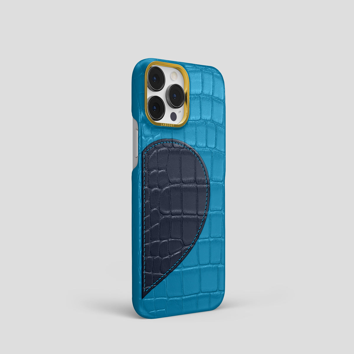 Curaçao-Blue iPhone 15 Pro Hearts Case Alligator with Gold Metal -2 | Curaçao-Blue-Gold