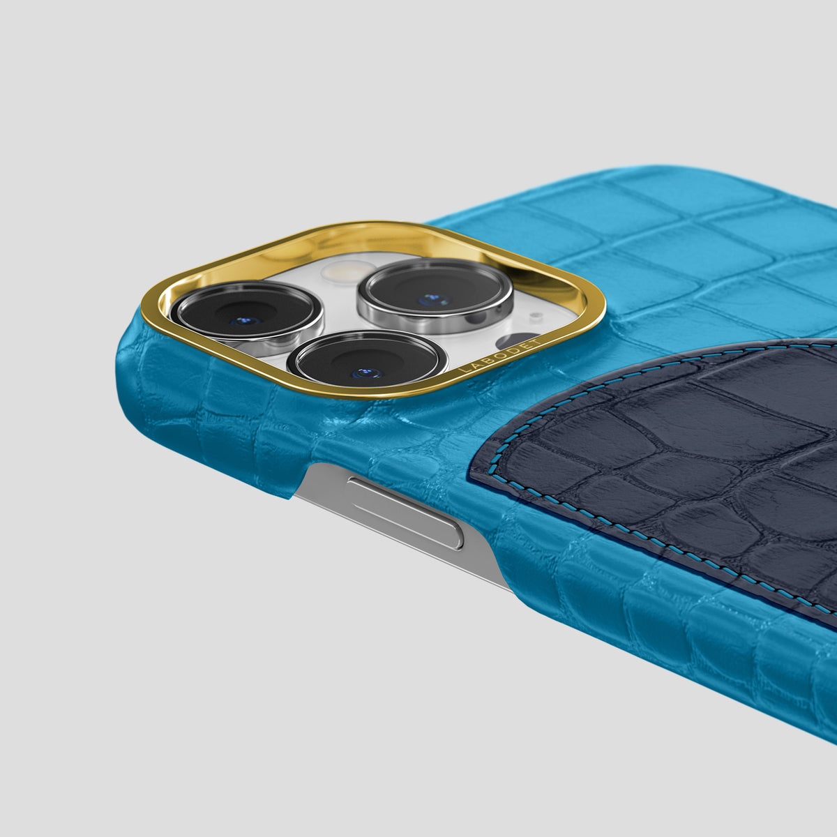 Curaçao-Blue iPhone 15 Pro Hearts Case Alligator with Gold Metal -5 | Curaçao-Blue-Gold