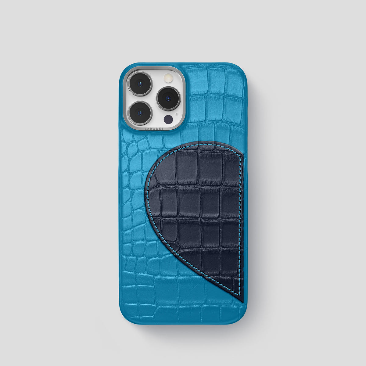 Curaçao-Blue iPhone 15 Pro Hearts Case Alligator with Steel Metal -1 | Curaçao-Blue-Steel