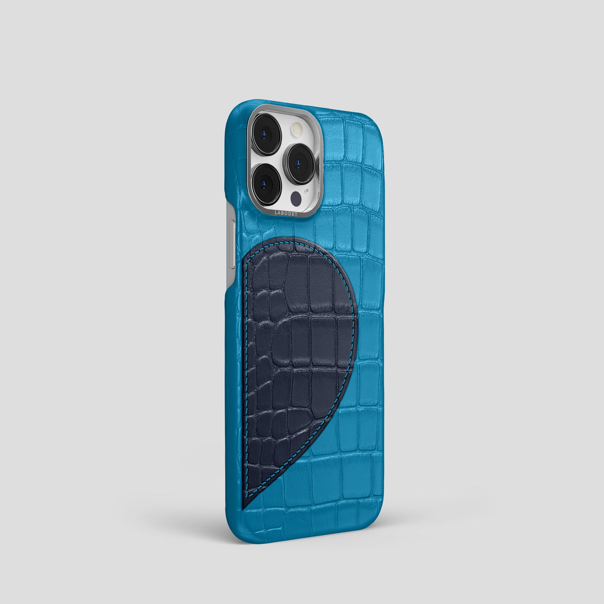 Curaçao-Blue iPhone 15 Pro Hearts Case Alligator with Steel Metal -2 | Curaçao-Blue-Steel