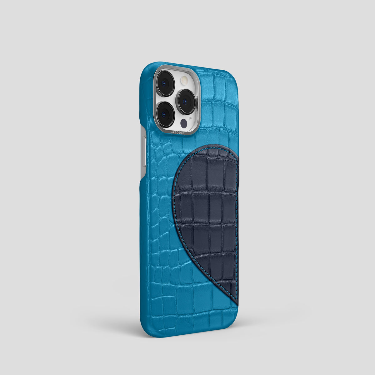 Curaçao-Blue iPhone 15 Pro Hearts Case Alligator with Steel Metal -2 | Curaçao-Blue-Steel