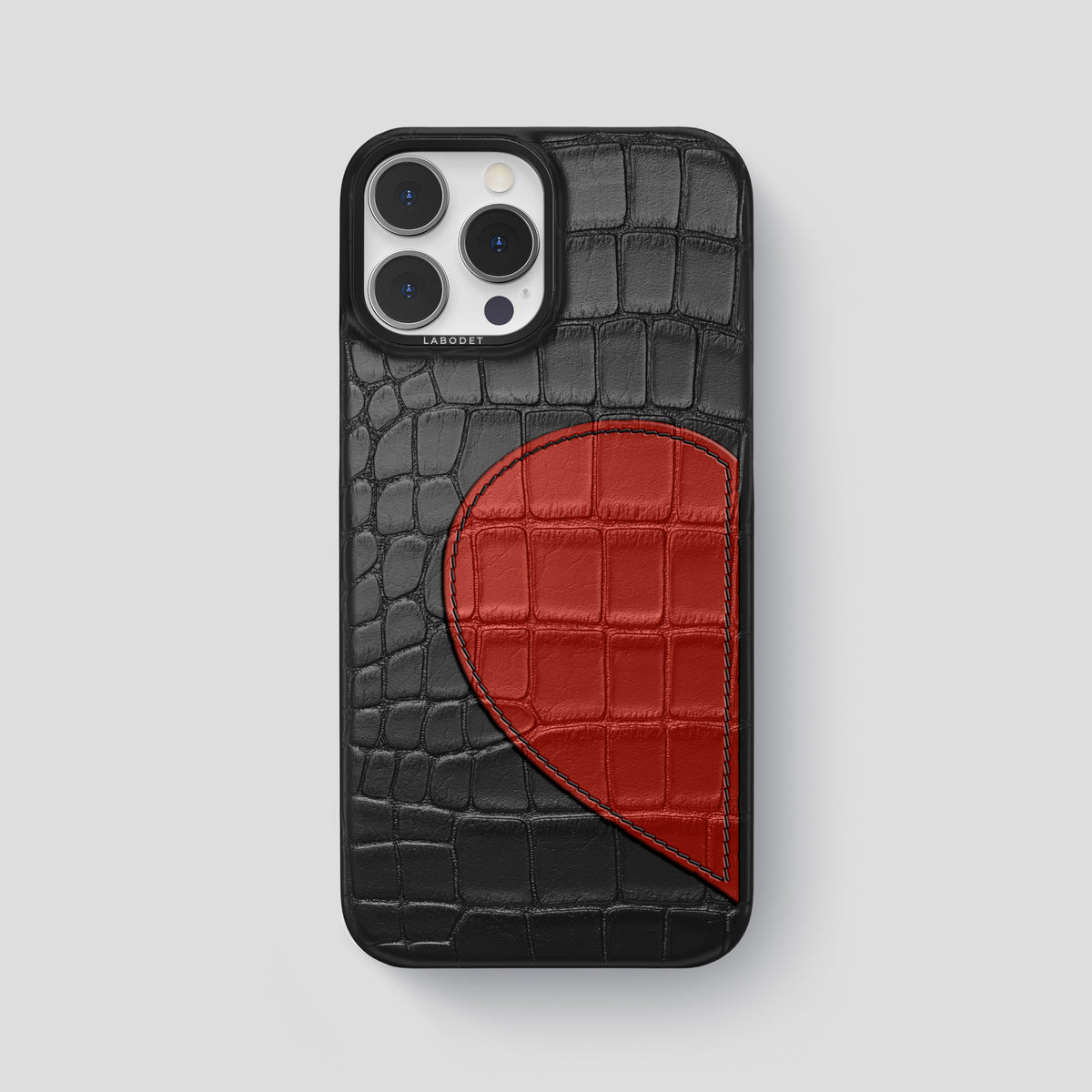 Black iPhone 15 Pro Max Hearts Case Alligator with Black Metal -1 | Black-Black