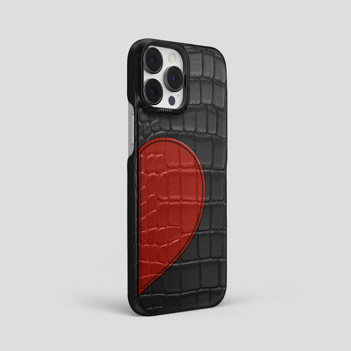 Black iPhone 15 Pro Max Hearts Case Alligator with Black Metal -2 | Black-Black