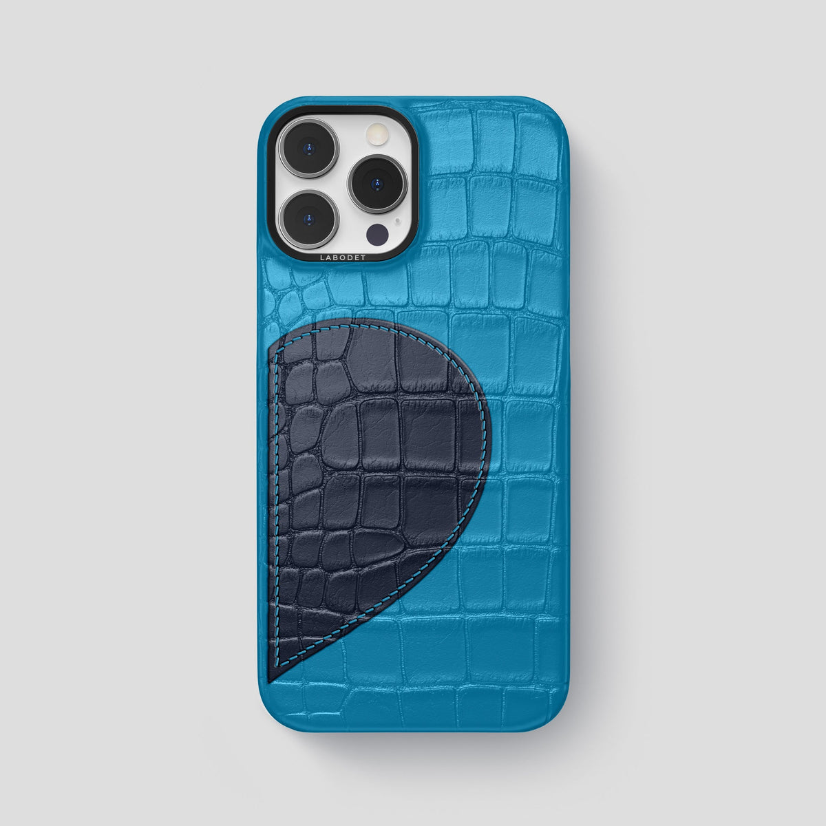 Curaçao-Blue iPhone 15 Pro Max Hearts Case Alligator with Black Metal -1 | Curaçao-Blue-Black
