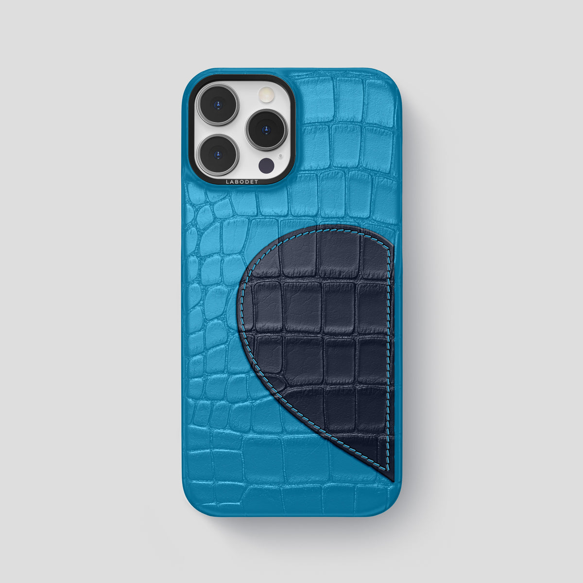 Curaçao-Blue iPhone 15 Pro Max Hearts Case Alligator with Black Metal -1 | Curaçao-Blue-Black