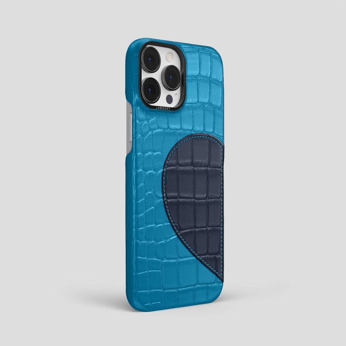 Curaçao-Blue iPhone 15 Pro Max Hearts Case Alligator with Black Metal -2 | Curaçao-Blue-Black