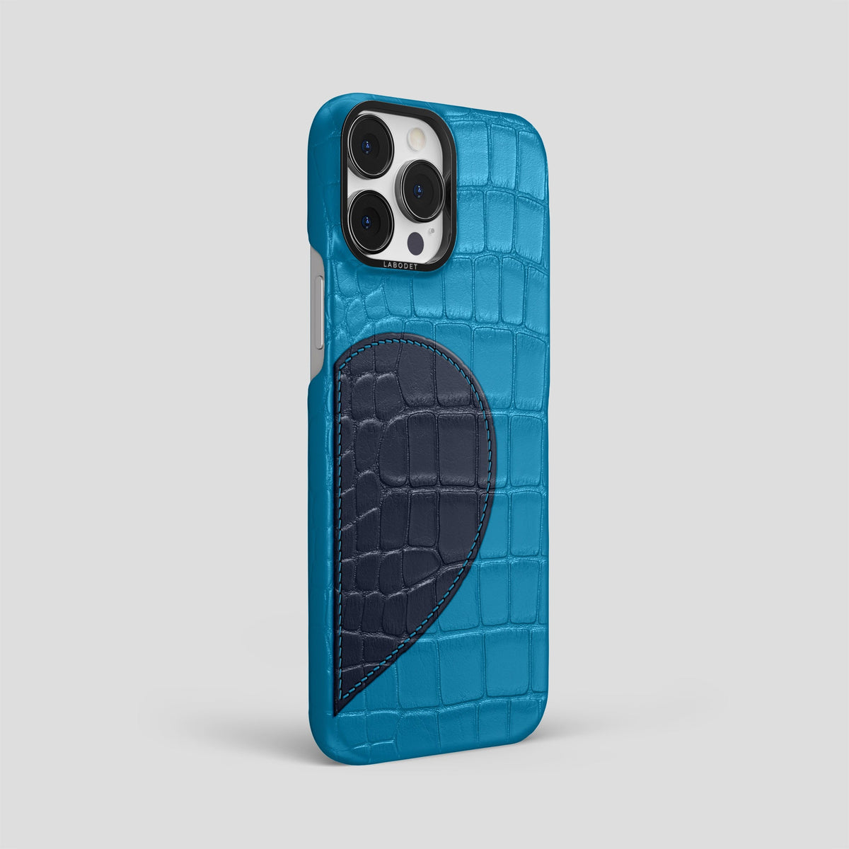 Curaçao-Blue iPhone 15 Pro Max Hearts Case Alligator with Black Metal -2 | Curaçao-Blue-Black