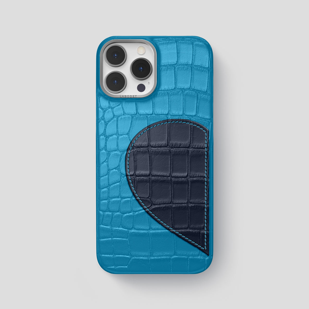 Curaçao-Blue iPhone 15 Pro Max Hearts Case Alligator with Steel Metal -1 | Curaçao-Blue-Steel