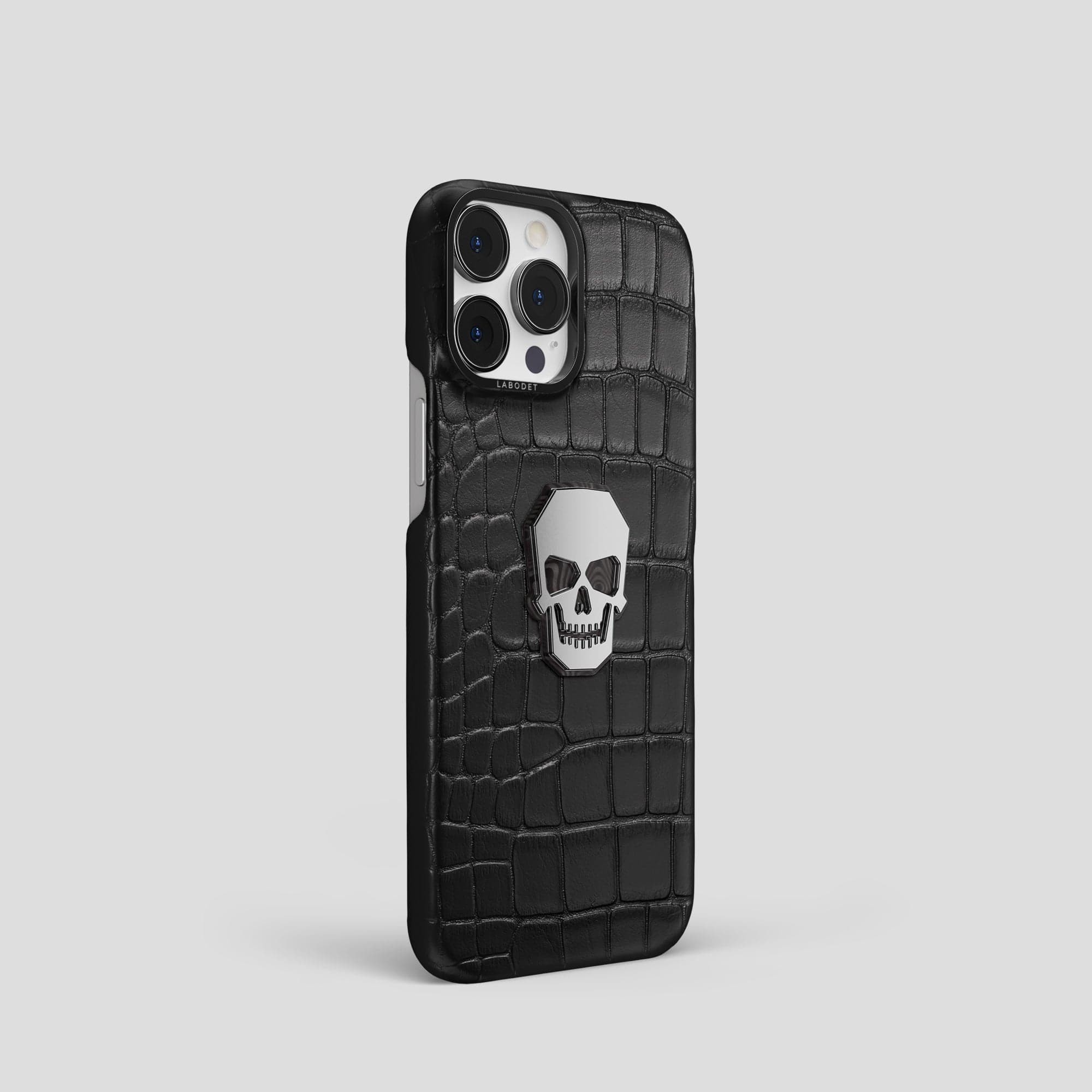 classic-titanium-skull-iphone-