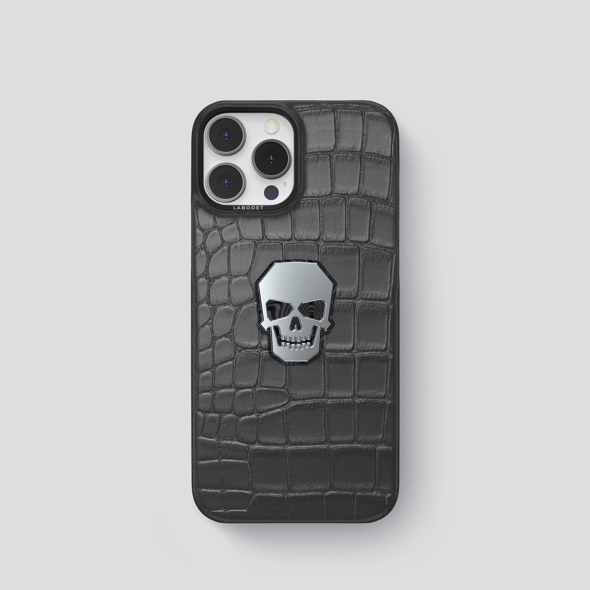 classic-titanium-skull-iphone-