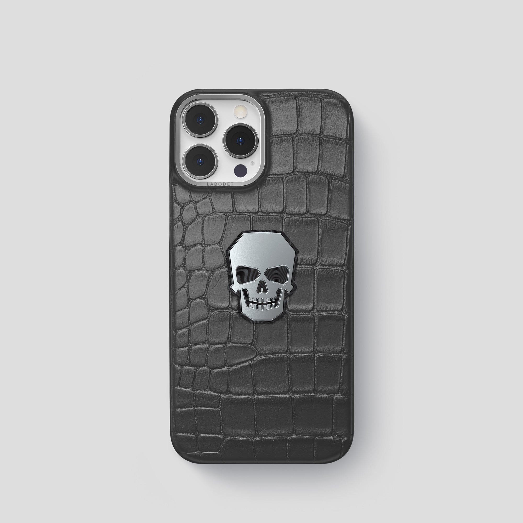 classic-titanium-skull-iphone-