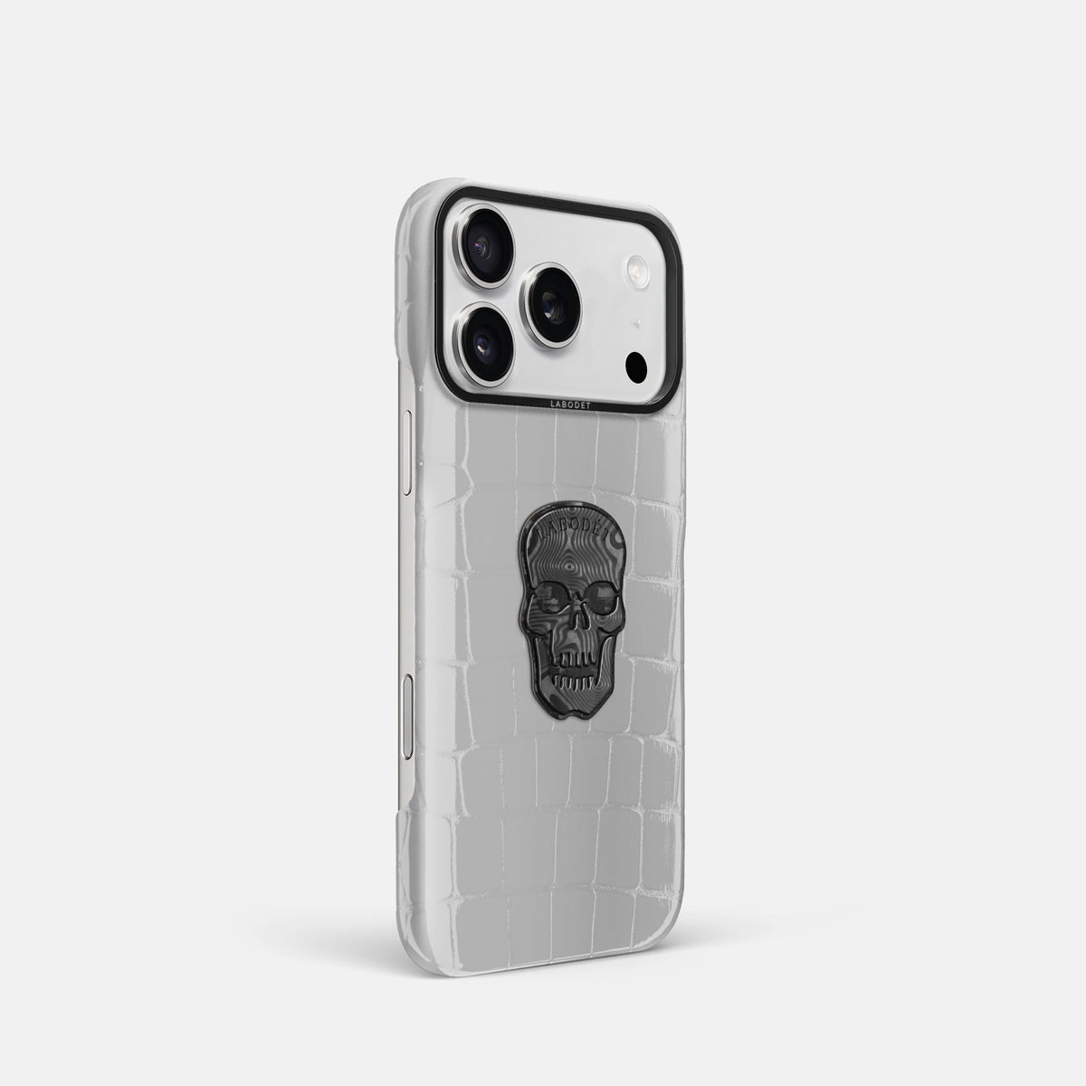 Classic Case With Carbon Skull For iPhone 18 Pro In Shiny Alligator -2 | White-Black
