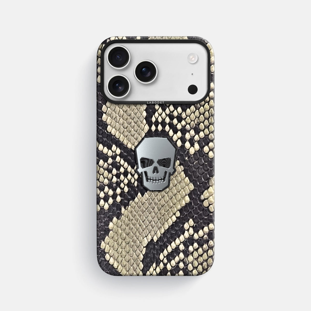 Classic Case With Titanium Skull For iPhone 18 Pro Max In Deluxe Python -1 | Savannah-Black