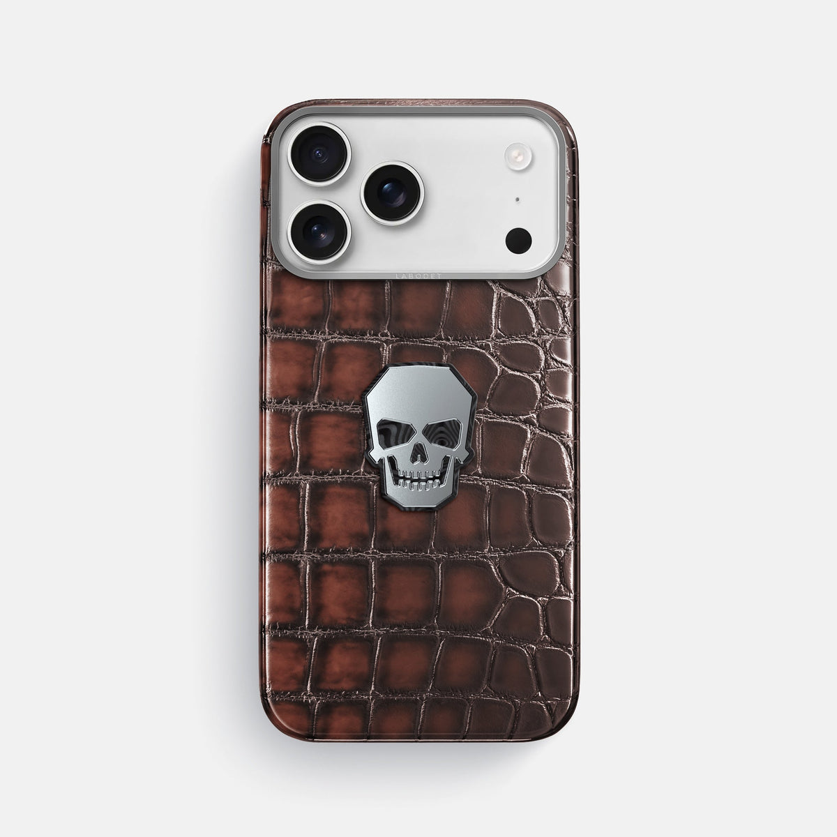 Classic Case With Titanium Skull For iPhone 18 Pro Max In Patina Alligator -1 | Havana-Brown-Steel