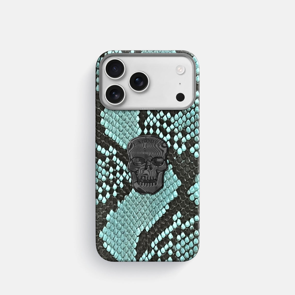 Classic Case With Carbon Skull For iPhone 18 Pro In Deluxe Python -1 | Blue-Lagoon-Steel