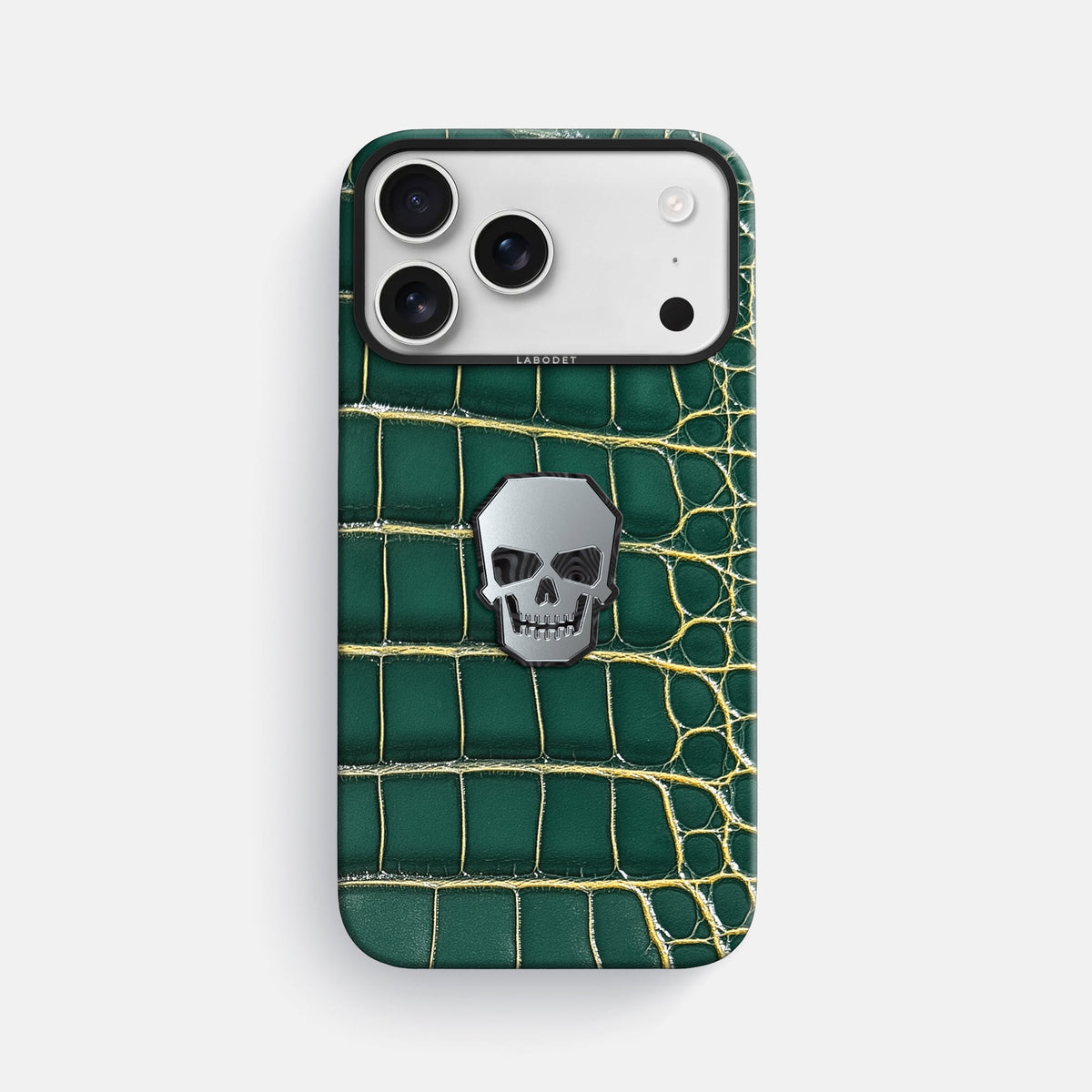 Classic Case With Titanium Skull For iPhone 18 Pro Max In Patina Alligator -1 | Cambridge-Black