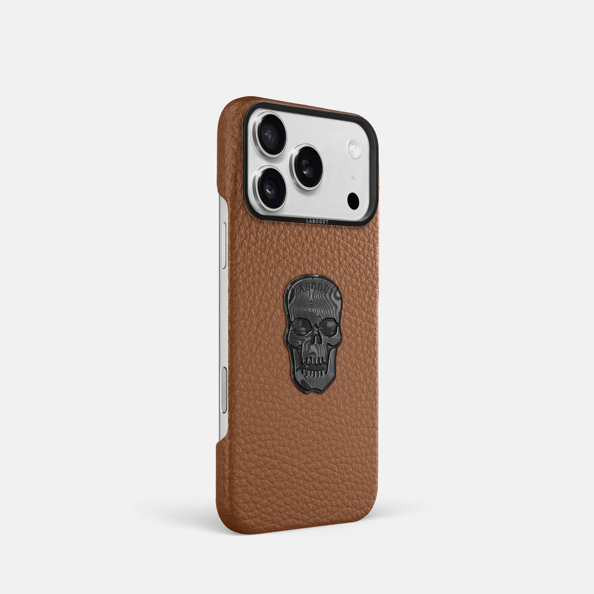 Classic Case With Carbon Skull For iPhone 18 Pro In Calf -2 | Caramel-Black
