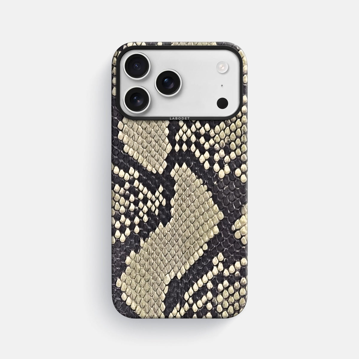 Classic Case For iPhone 18 Pro Max In Deluxe Python -1 | Savannah-Black