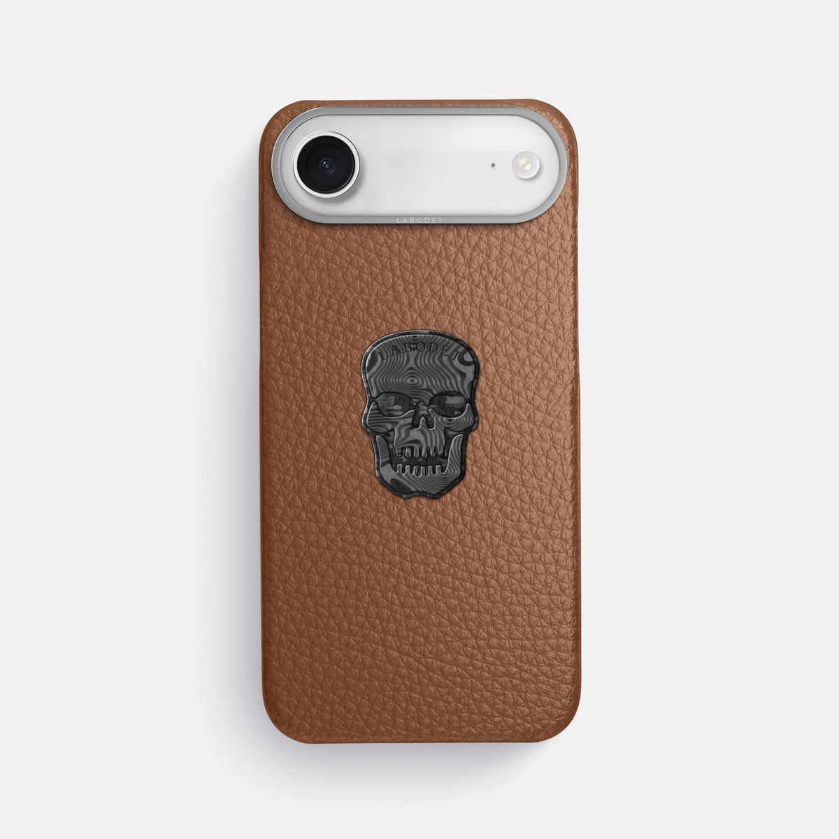 Classic Case With Carbon Skull For iPhone 17 Air In Calf -1 | Caramel-Steel