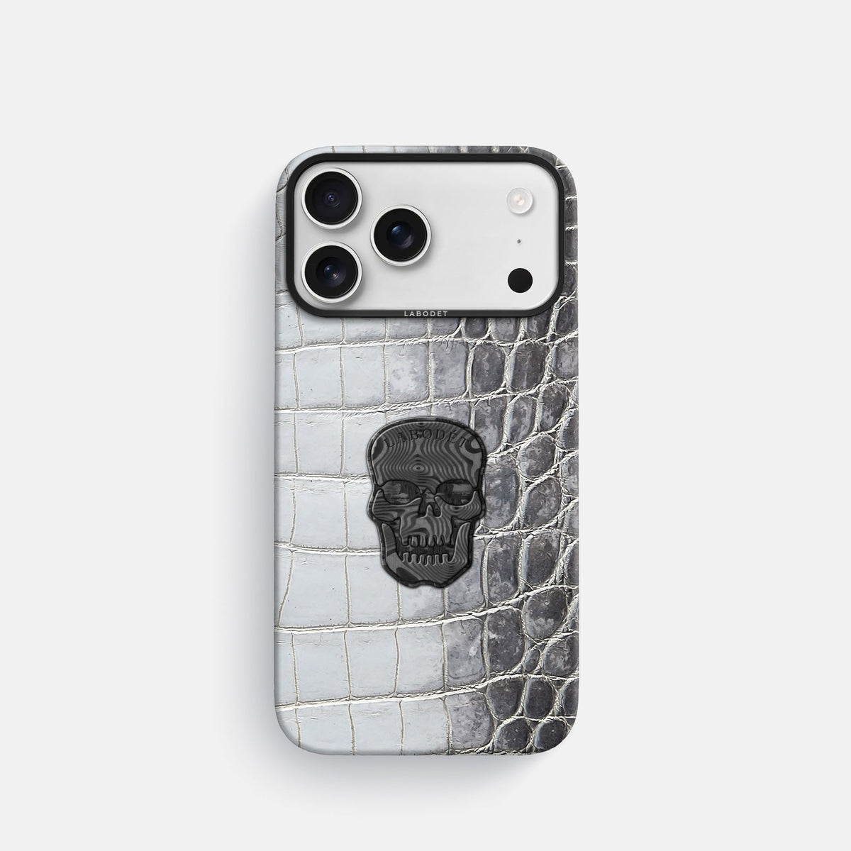 Classic Case With Carbon Skull For iPhone 17 Pro In Himalayan Crocodile