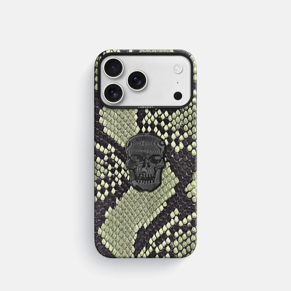 Classic Case With Carbon Skull For iPhone 18 Pro In Deluxe Python -1 | Army-Green-Black
