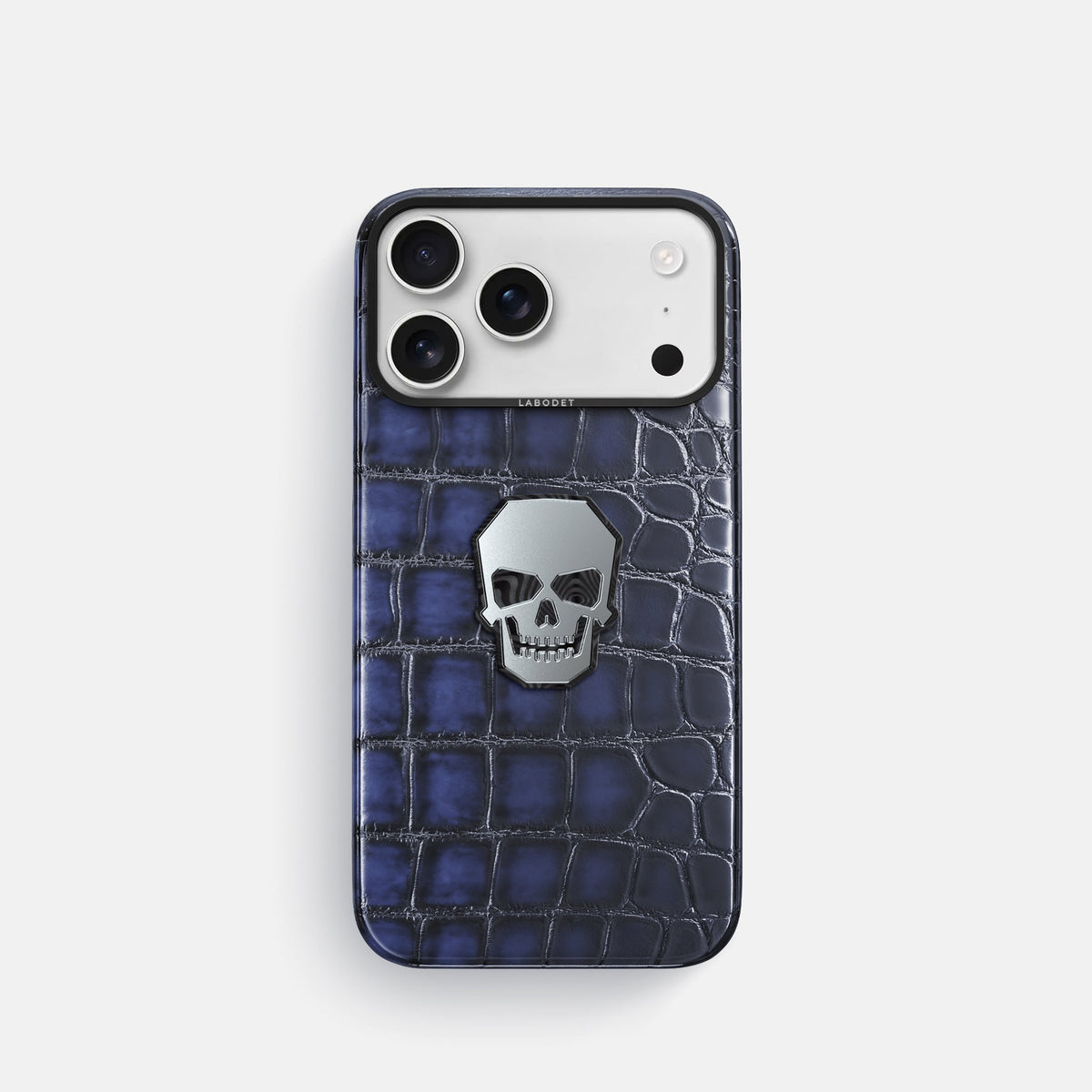 Classic Case With Titanium Skull For iPhone 18 Pro In Patina Alligator -1 | Havana-Blue-Black