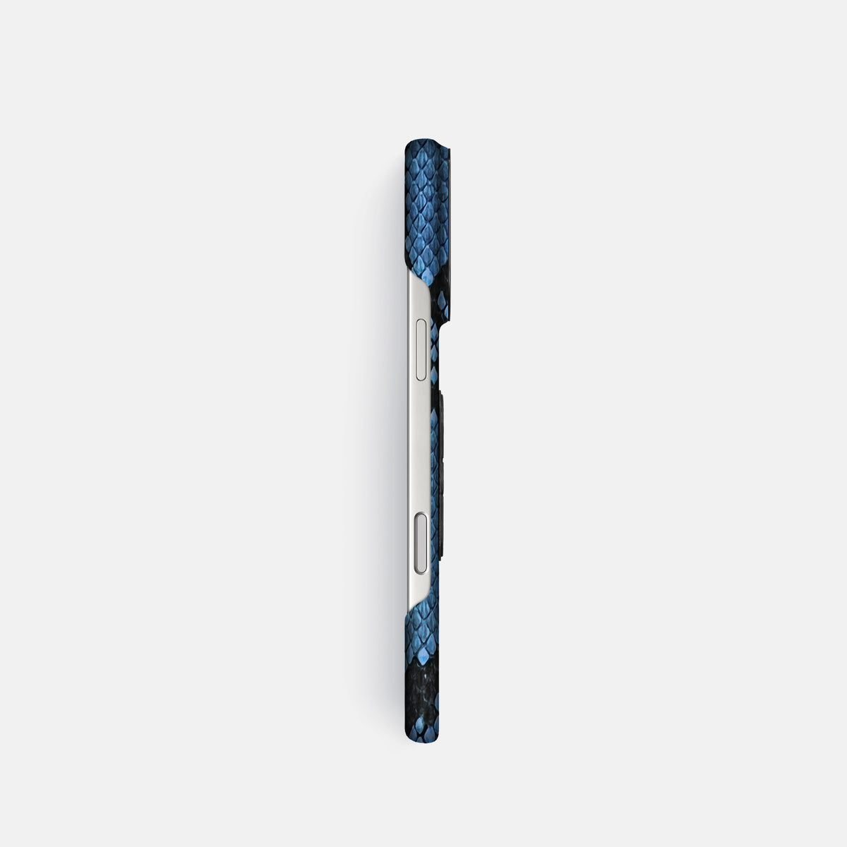 Classic Case With Carbon Skull For iPhone 17 Pro In Deluxe Python -3 | Blue-Jeans-Black