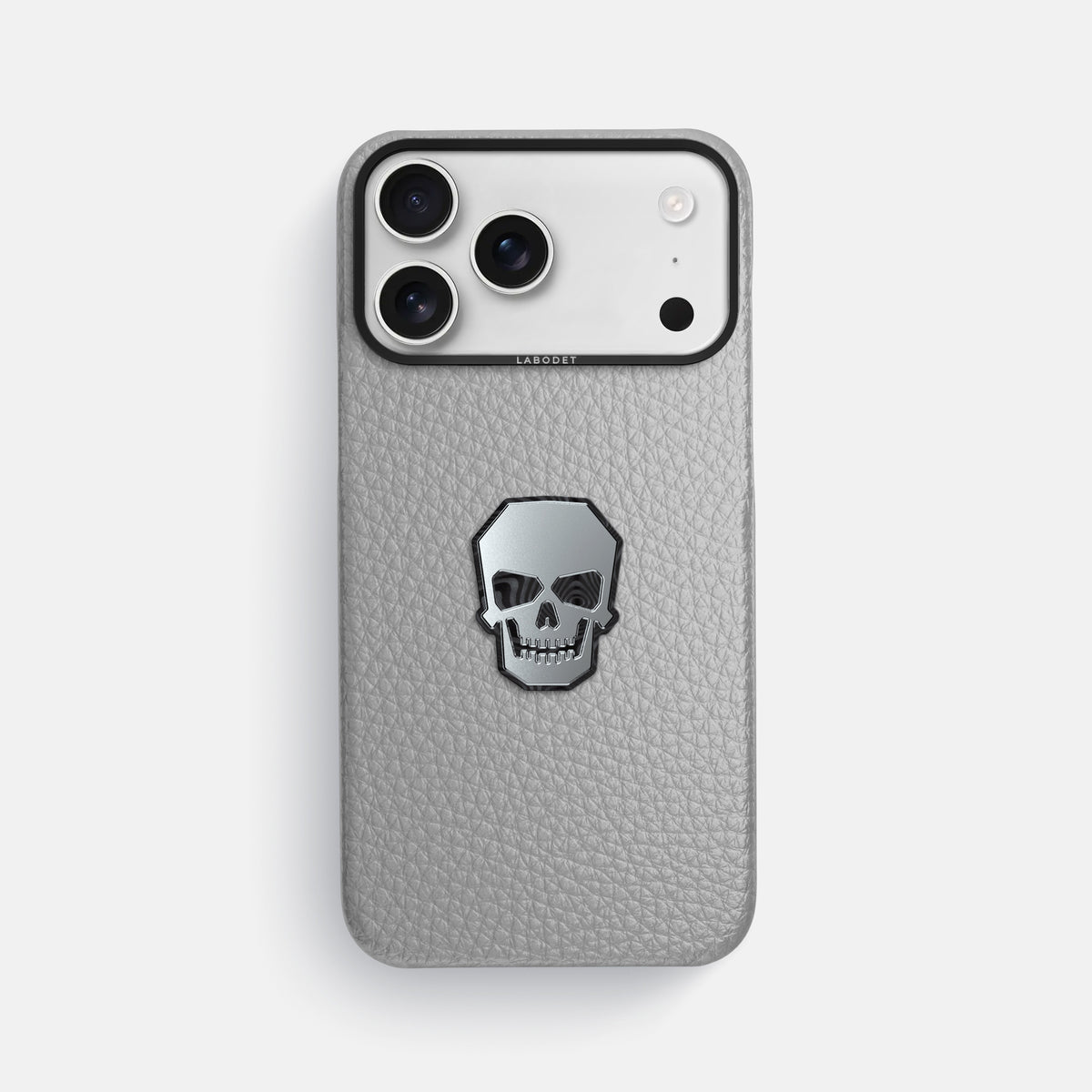 Classic Case With Titanium Skull For iPhone 17 Pro Max In Calf -1 | Nuage-Black