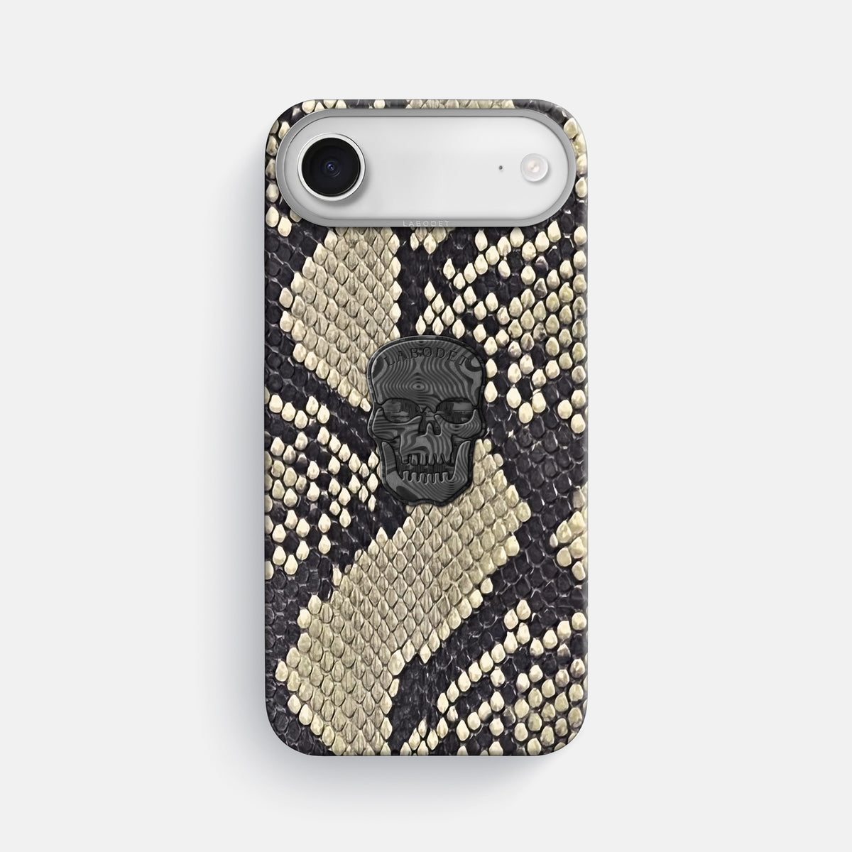 Classic Case With Carbon Skull For iPhone 17 Air In Deluxe Python -1 | Savannah-Steel