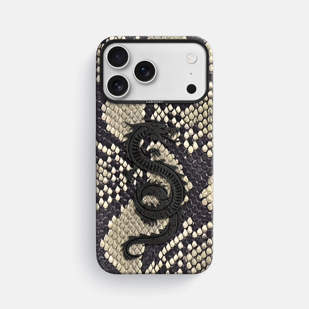 Classic Case With Carbon Dragon For iPhone 18 Pro Max In Deluxe Python -1 | Savannah-Black