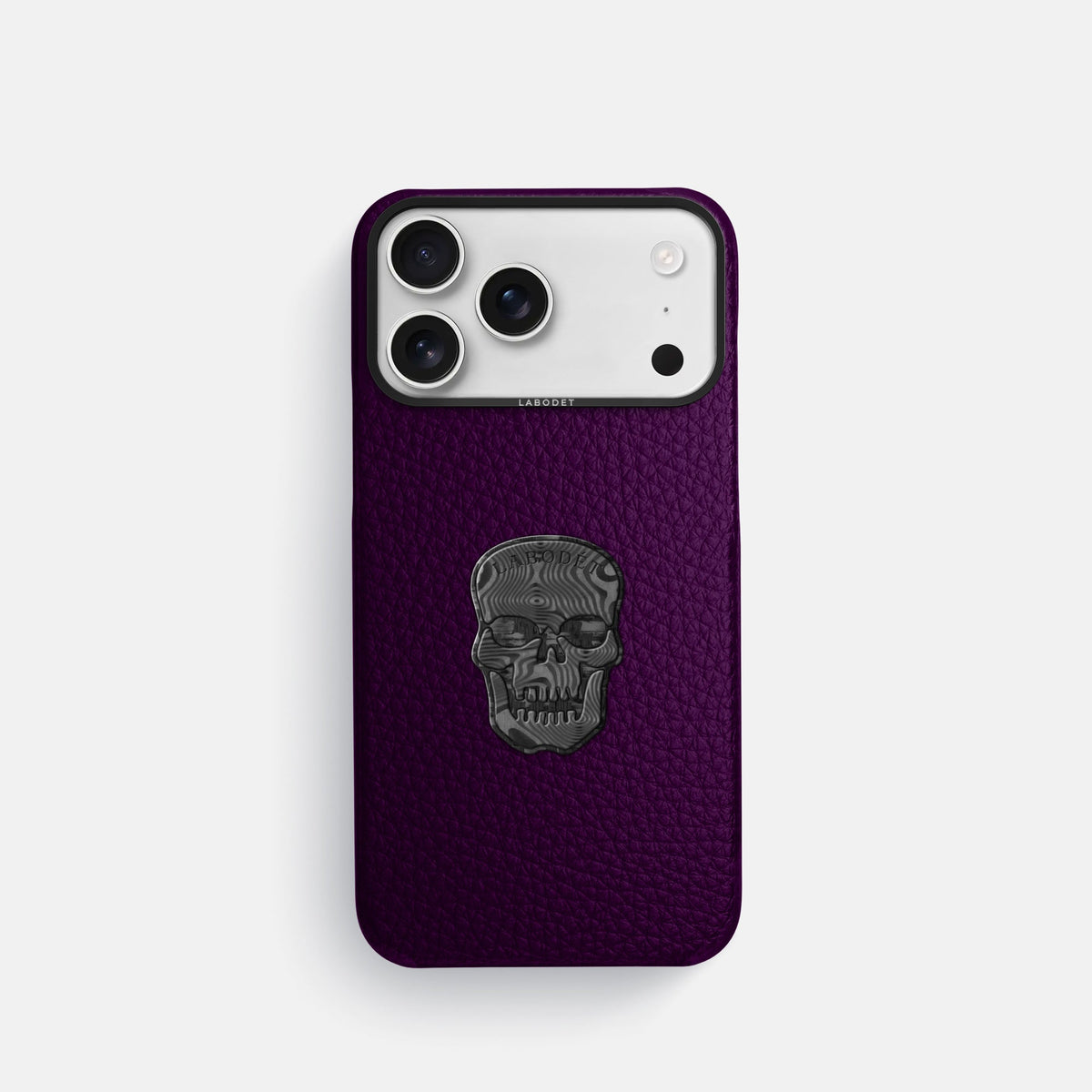 Classic Case With Carbon Skull For iPhone 18 Pro In Calf -1 | Violet-Black