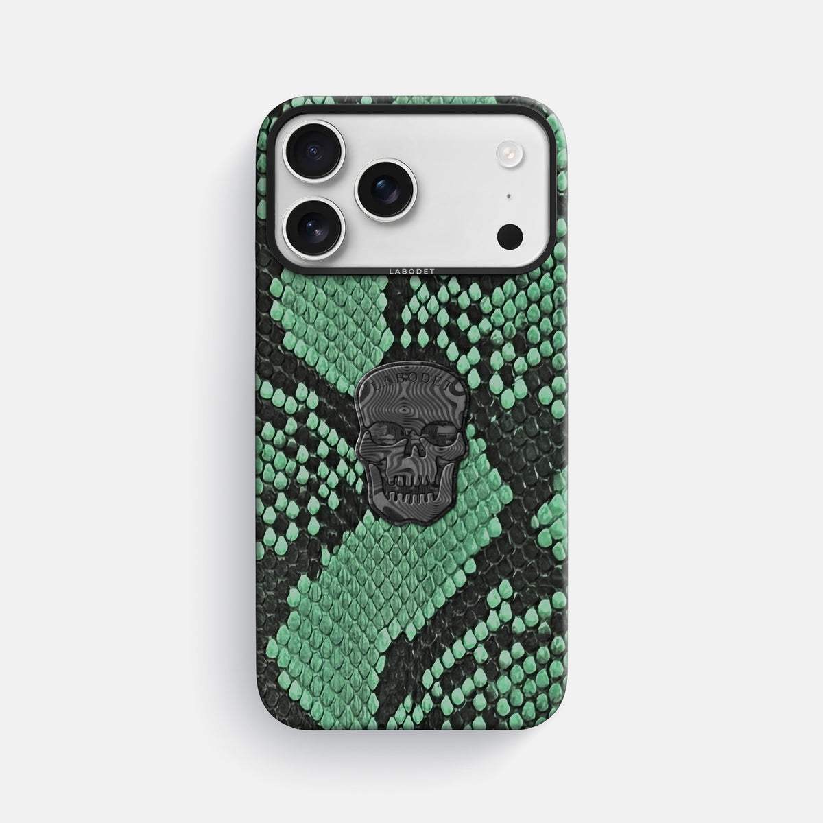 Classic Case With Carbon Skull For iPhone 17 Pro Max In Deluxe Python -1 | Forest-Green-Black