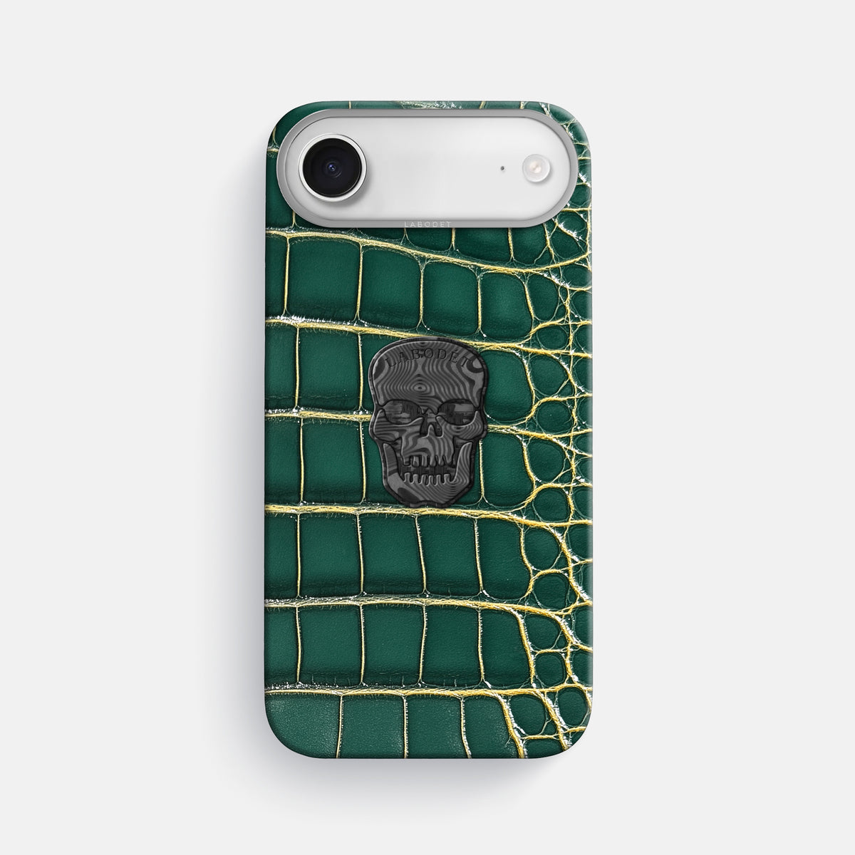 Classic Case With Carbon Skull For iPhone 17 Air In Patina Alligator -1 | Cambridge-Steel