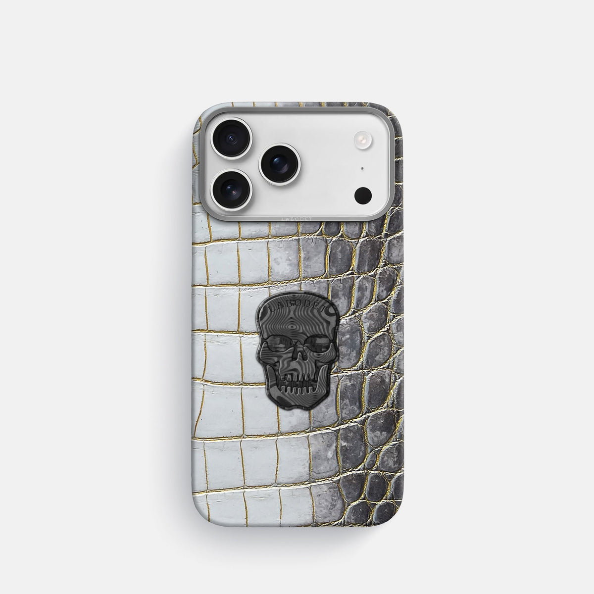 Classic Case With Carbon Skull For iPhone 17 Pro In Himalayan Crocodile