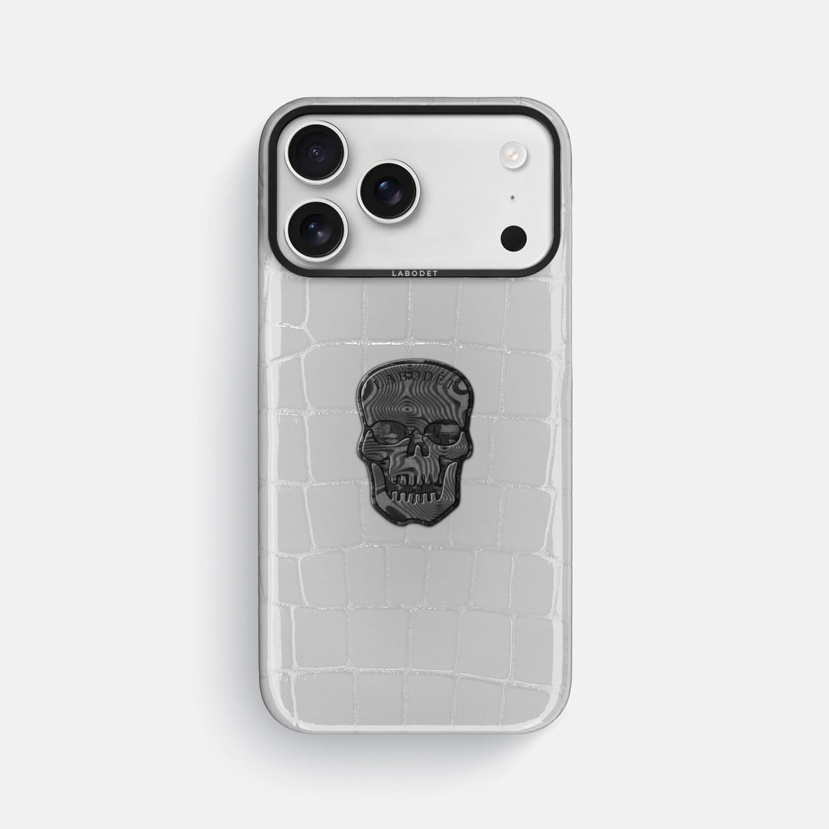 Classic Case With Carbon Skull For iPhone 18 Pro Max In Shiny Alligator -1 | White-Black