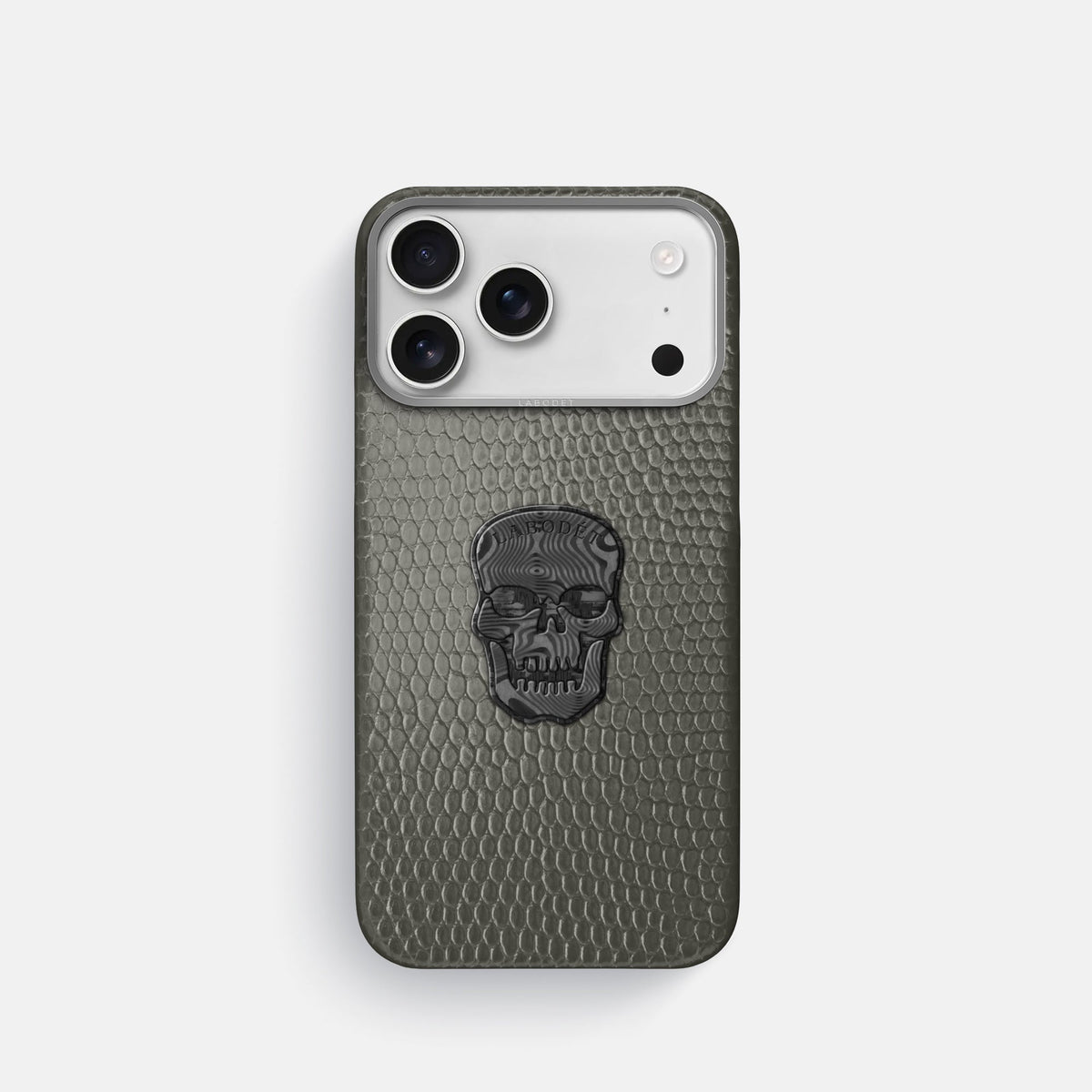 Classic Case With Carbon Skull For iPhone 18 Pro In Lizard -1 | Grey-Steel