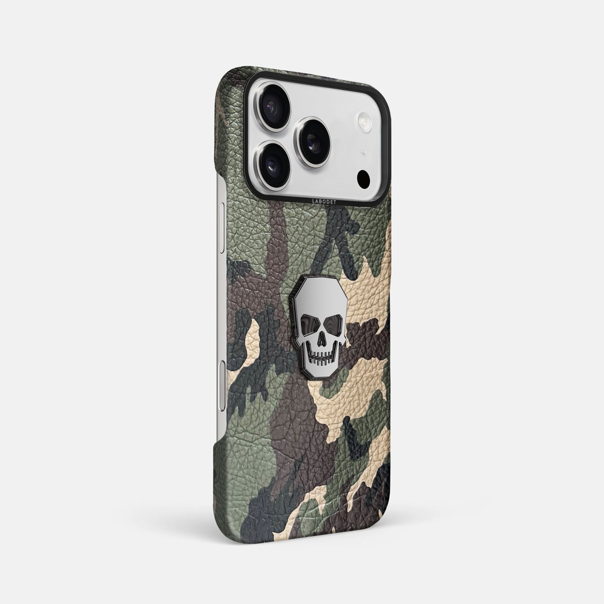 Classic Case With Titanium Skull For iPhone 18 Pro Max In Calf -2 | Camouflage-Black