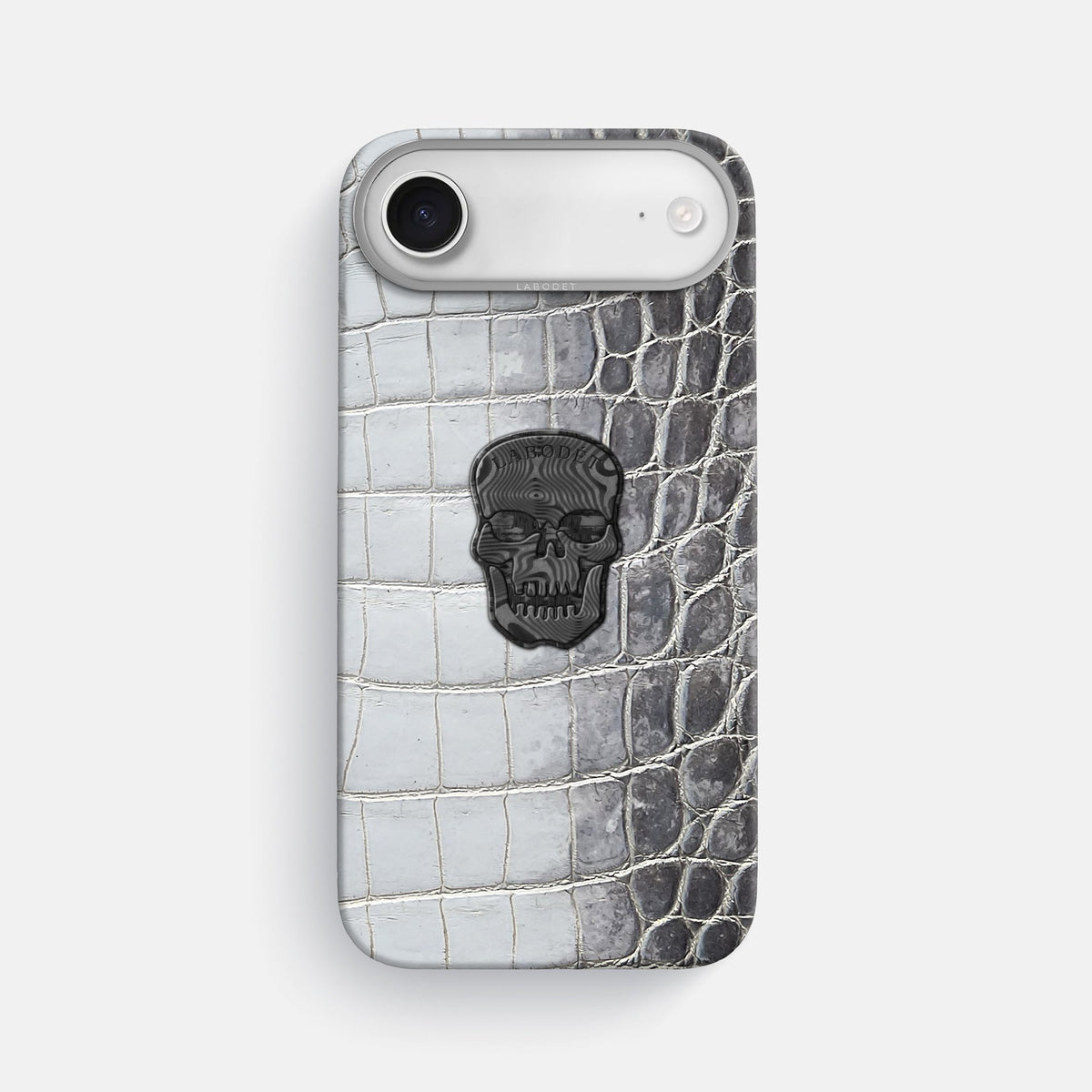 Classic Case With Carbon Skull For iPhone 17 Air In Himalayan Crocodile