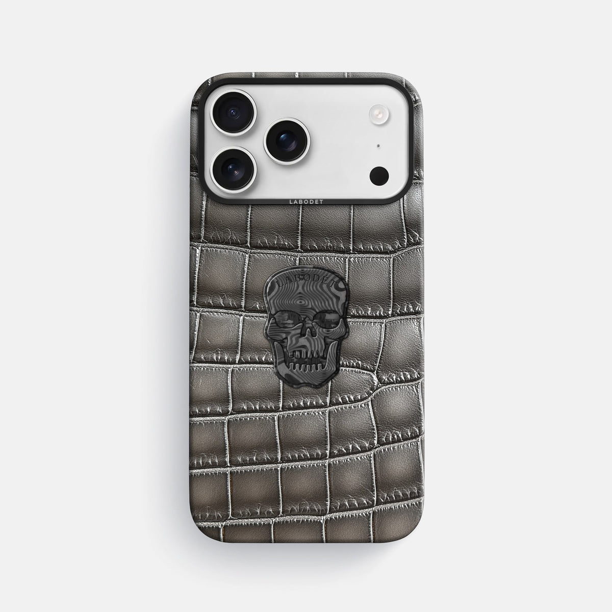Classic Case With Carbon Skull For iPhone 18 Pro Max In Patina Alligator -1 | Grey-Black