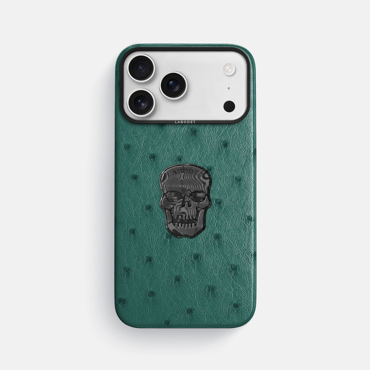 Classic Case With Carbon Skull For iPhone 17 Pro Max In Ostrich