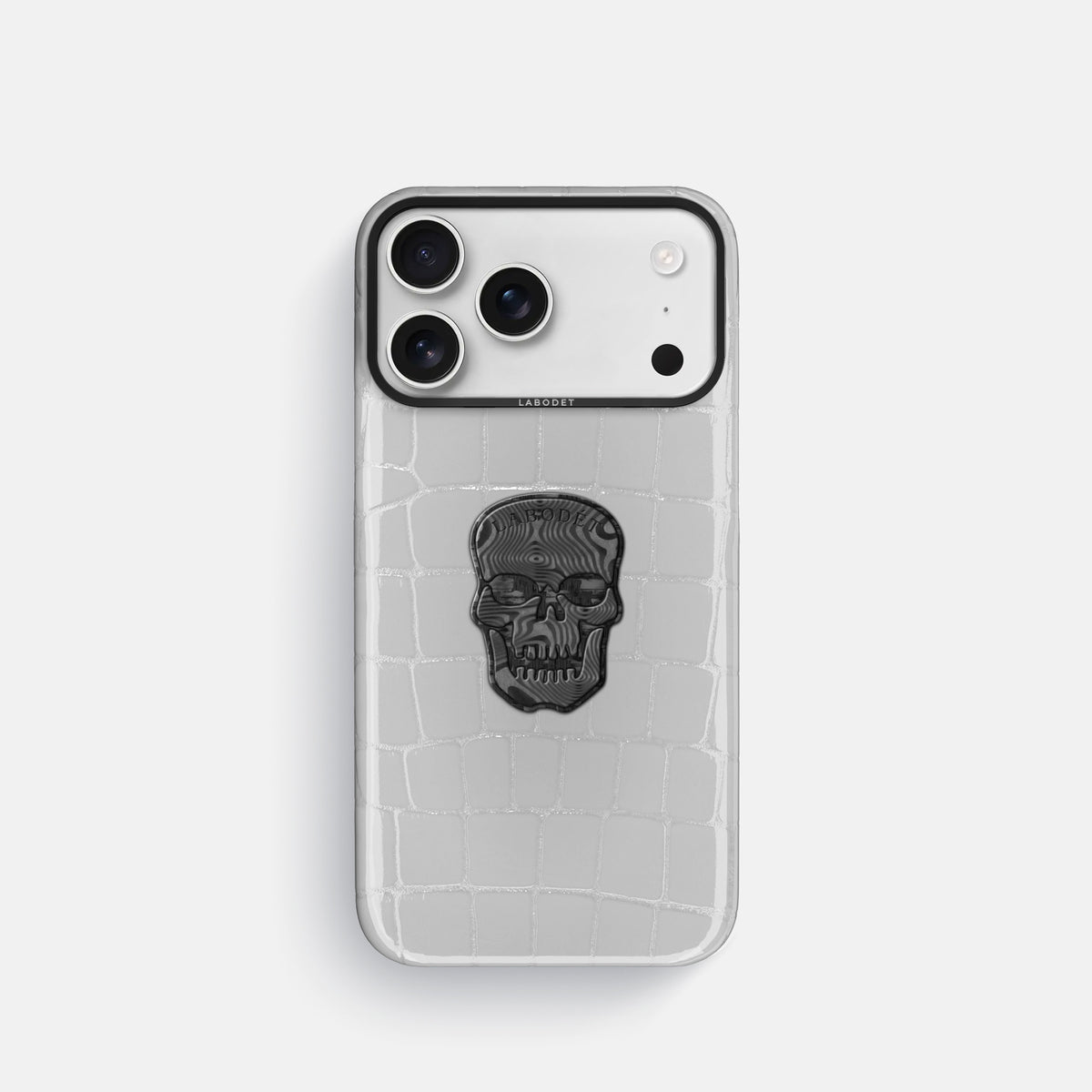 Classic Case With Carbon Skull For iPhone 17 Pro In Shiny Alligator -1 | White-Black