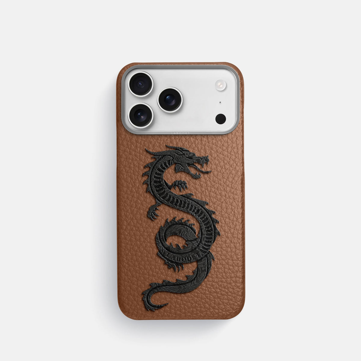 Classic Case With Carbon Dragon For iPhone 18 Pro In Calf -1 | Caramel-Steel