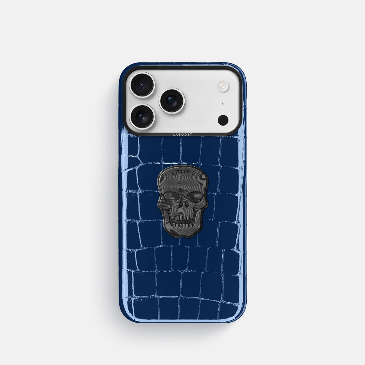 Classic Case With Carbon Skull For iPhone 17 Pro In Shiny Alligator -1 | Mediterranean-Black