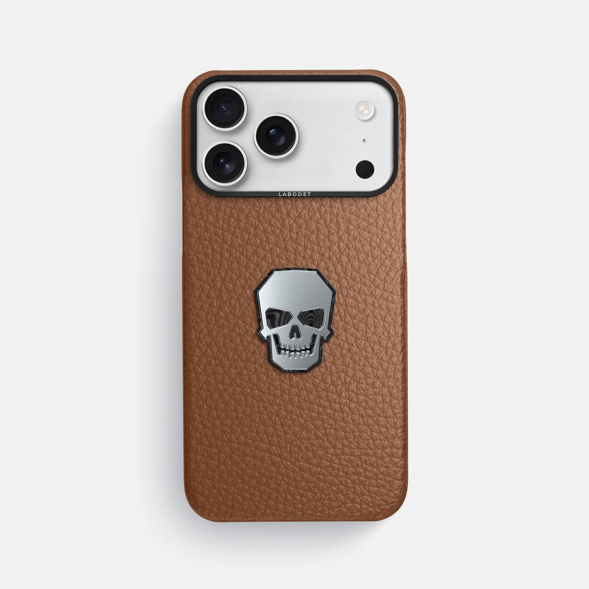 Classic Case With Titanium Skull For iPhone 17 Pro Max In Calf -1 | Caramel-Black