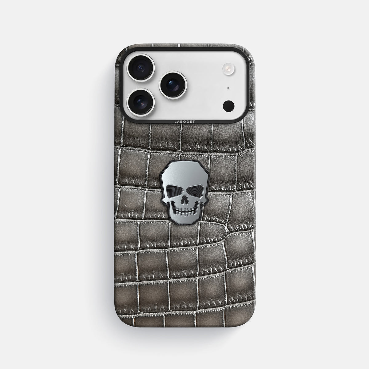 Classic Case With Titanium Skull For iPhone 17 Pro Max In Patina Alligator -1 | Grey-Black