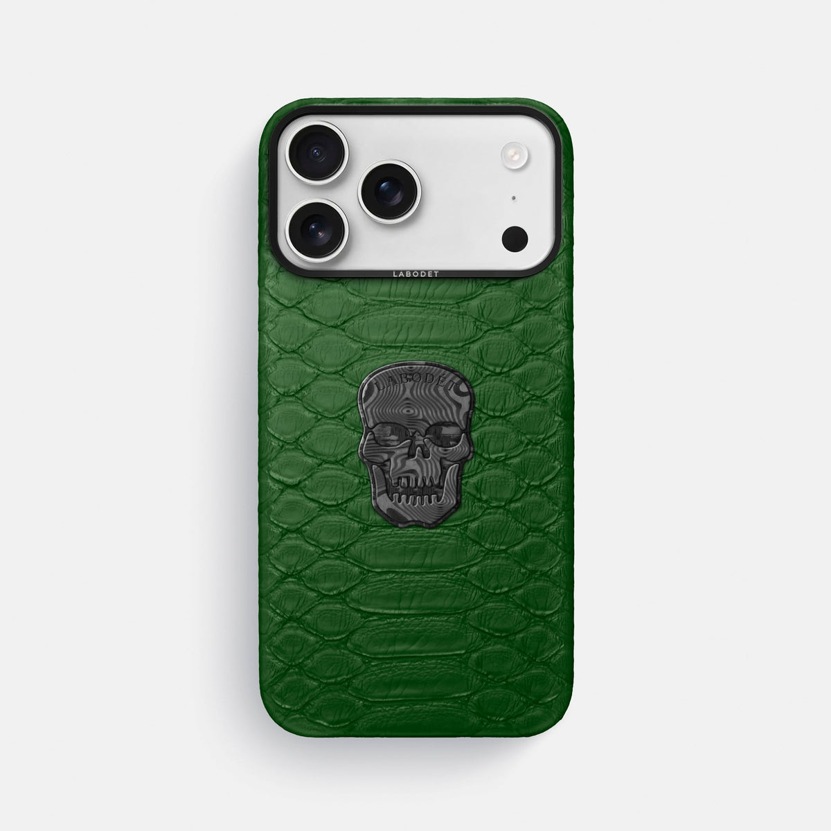 Classic Case With Carbon Skull For iPhone 18 Pro Max In Python -1 | Green-Black