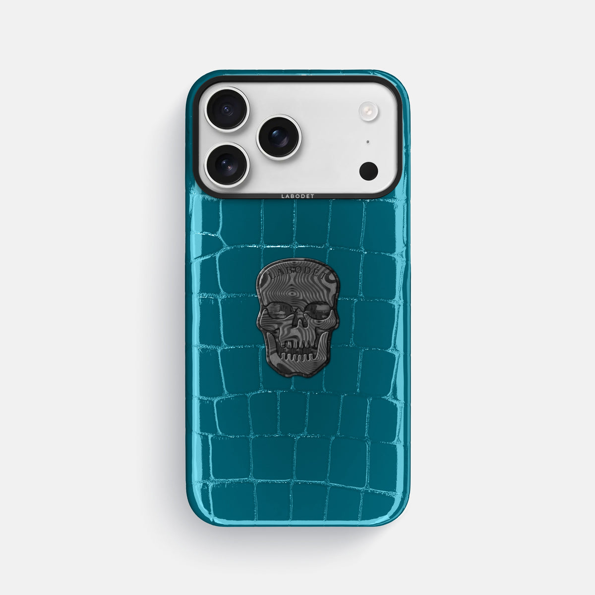 Classic Case With Carbon Skull For iPhone 17 Pro Max In Shiny Alligator -1 | Curacao-Black